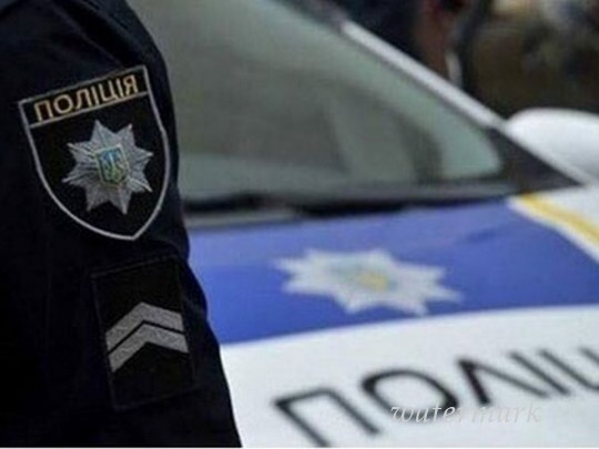 Автохамы в законе: в сети показали, будто машина полиции перекрыла ход по тротуару в Киеве(фото)