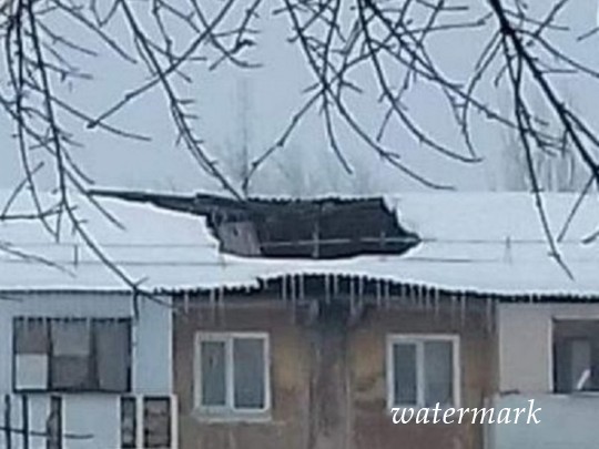 На оккупированной территории Донбасса под тяжестью снега массово обрушаются кровли. Есть потерпевшие(фото)
