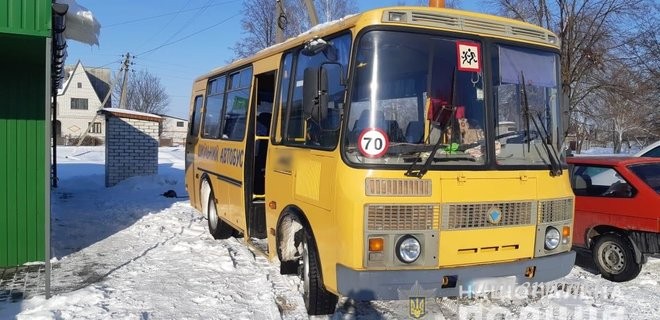 12 дітей потрапили до лікарні після поїздки в шкільному автобусі