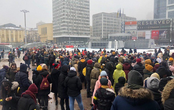 В Киеве выстроилась гигантская очередь на концерт