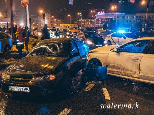 Масштабное ДТП в фокусе Киева: разбиты пять машин, есть жертвы(фото, видео)