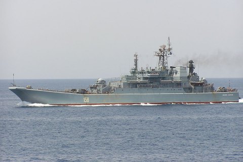 Российский десантный корабль проложил стрельбы в Черном море