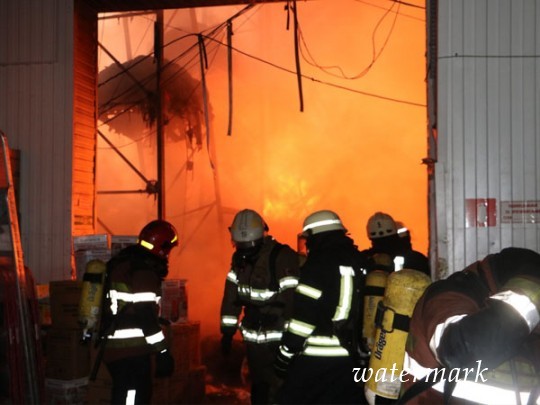 Масштабный пожар в Киеве потушили спустя сутки(видео, фото)