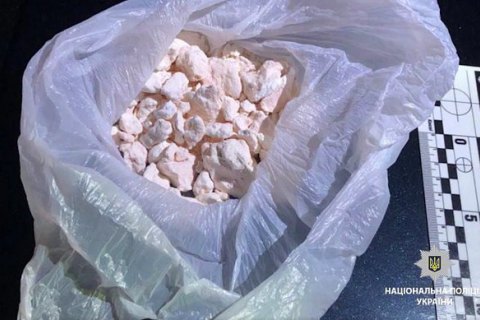 В Харьковской области наркоторговца застопорили с бандеролью с наркотиками на 2,5 млн грн
