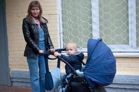 Суд обязал Киевсовет обустроить площадки для детских колясок у амбулаторий