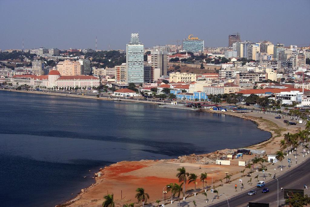 Украинцам рекомендуют не ехать в Анголу