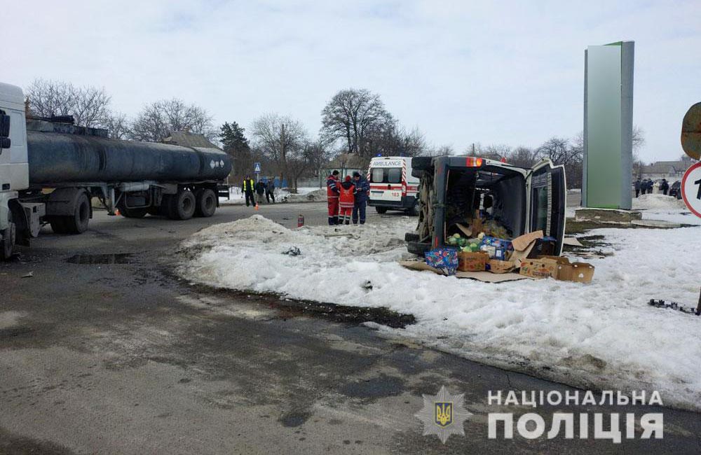 Вісті з Полтави - На трасі у Глобинському районі зіткнулися вантажівка та мікроавтобус — загинув водій