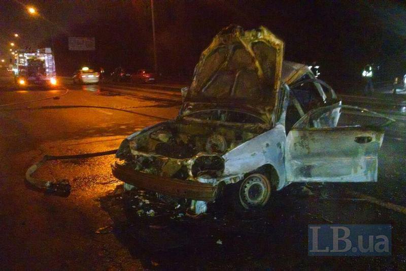 ​Lanos с пассажиром сгорел после ДТП на Столичном шоссе в Киеве