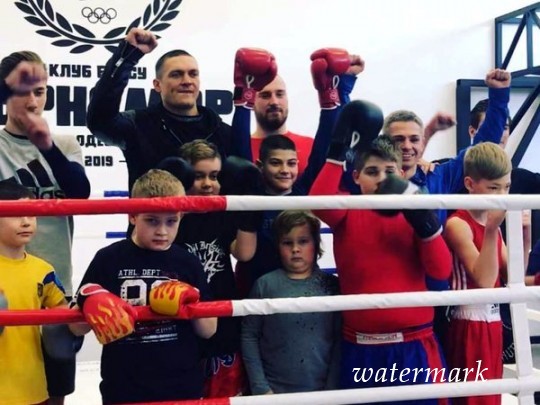 «Не бойтесь отдавать ребятенков в силовые виды спорта»: в Одессе Усик отворил клуб бокса(фото)