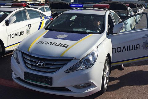 Полицейский патруль снял дебошира на подъезде к Вышгороду, он встал насмерть