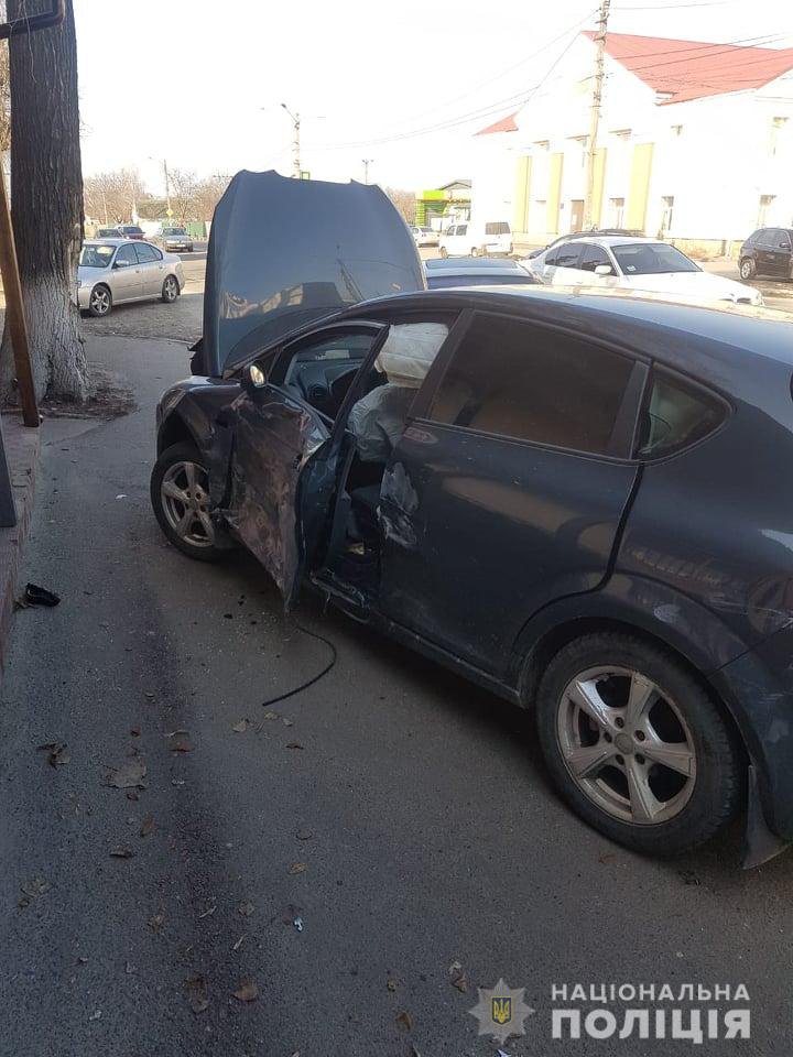 В Киевской области полицейские в погоне за нарушителем разгромили две машины и врезались в магазин