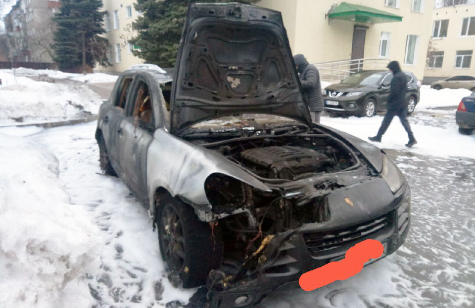 Вісті з Полтави - У Полтаві на вулиці Івана Мазепи згорів Porsche Cayenne