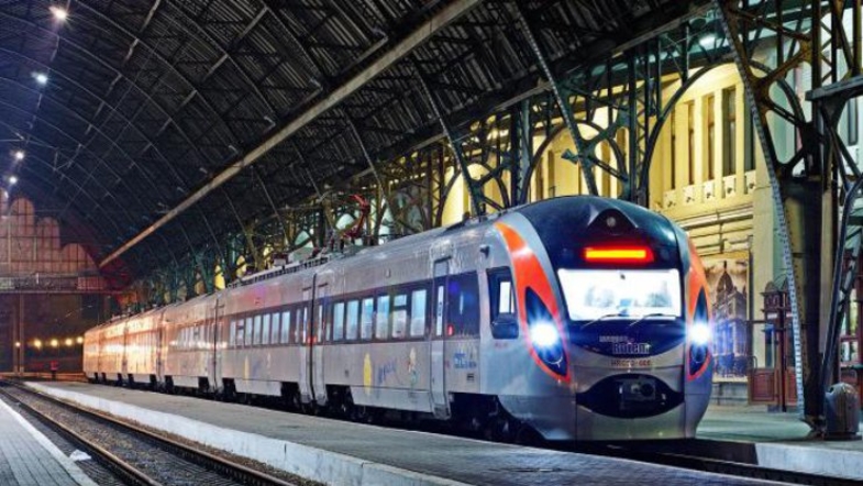 Поезд Львов – Перемышль будет курсировать с 8 по 10 марта