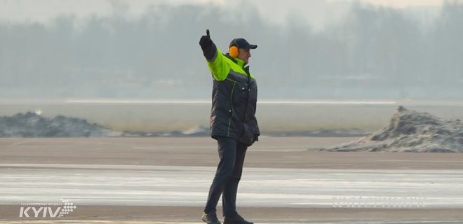 З аеропорту Київ евакуювали пасажирів, шукають бомбу: фото