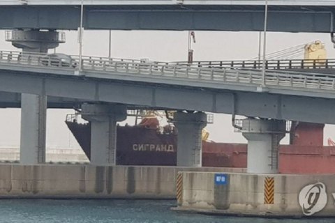 В Полдневной Корее российское корабль с пьяным капитаном врезалось в мост