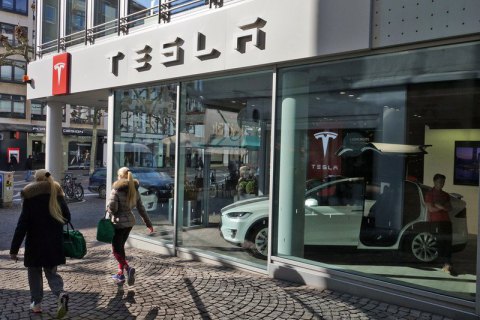 Tesla закроет все магазины и полностью перейдет на онлайн-продажи