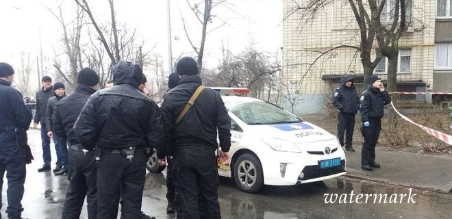У Києві невідомий прострелив голову чоловікові в Мерседесі: фото