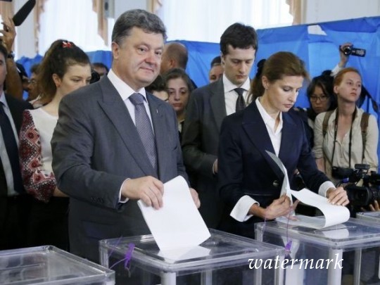 Путин не выносит даже мысли о том, что Порошенко сможет еще один выиграть президентские выборы, — Рolitico