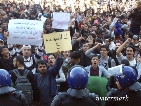Правящая партия Алжира призвала граждан страны не присоединяться к забастовкам