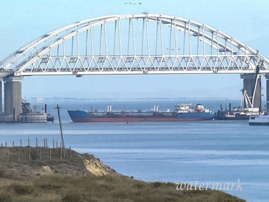 В Керченском проливе приключилось ЧП с судном, вытекавшим из Украины: первые детали инцидента