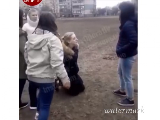 Поссорились в Instagram: детали избиения школьницы подростками в Киеве
