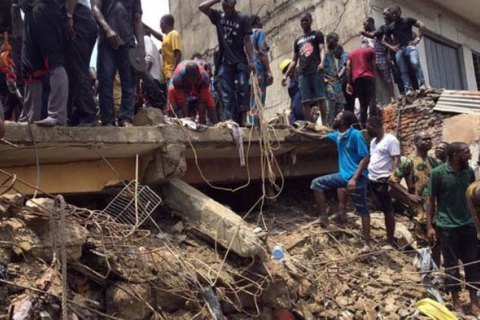Численность погибших при обрушении здания школы в Нигерии добилось 20 человек