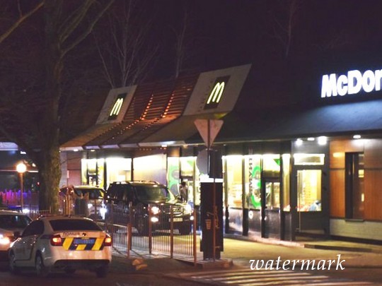 В Николаеве посетители McDonald's обделали стрельбу из-за места в очереди