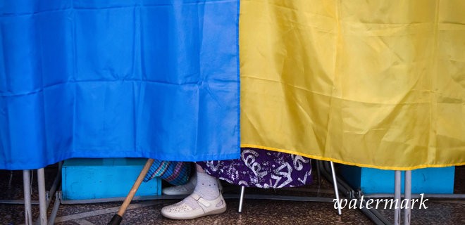 Українців просять утриматися від селфі в кабінках для голосування