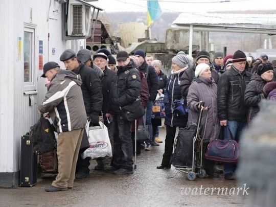 Вновь жертвы: в пункте пропуска на Донбассе загнулась женщина
