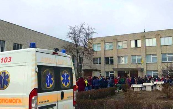 В Хмельницкой области распылили газ в школе, есть пострадавшие