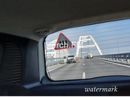 На Крымском мосту приключилось ДТП: фото с места происшествия