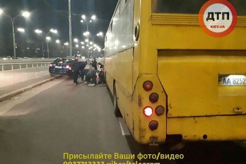 Водителя маршрутки, свалившего троих людей у метрополитен "Дорогожичи", выслали под ночной домашний арест