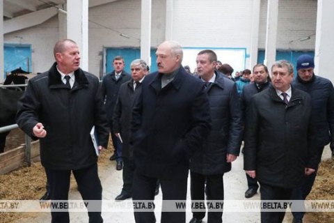 Лукашенко выгнал губернатора Могилевской области из-за "обосранных" коров