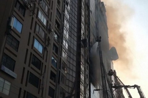 В столице Бангладеш загорелась 19-этажка, люд сигали из окон