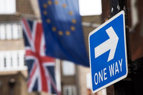 ​Британский парламент третий один отверг договоренность по Brexit