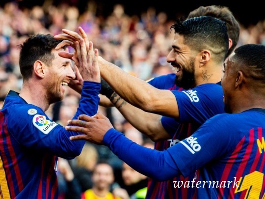 «Дубль» Месси принес «Барселоне» победу в каталонском дерби: видеообзор матча