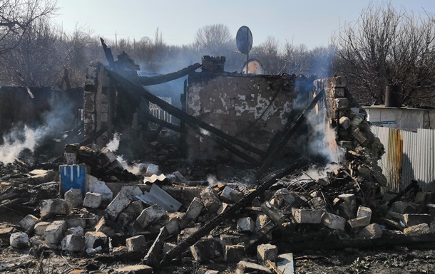 В Луганской области обстрелом со стороны "ЛНР" уничтожен жилой дом