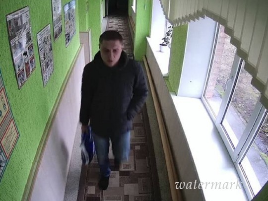 В Харькове беспардонный вор обчистил шкафчики в младенческом саду: в сети показали фото