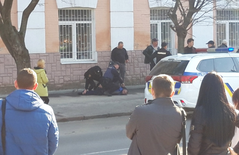Вісті з Полтави - Стрілянина у центрі Полтави: поліція затримала чоловіка та вилучила пістолет під патрон Флобера