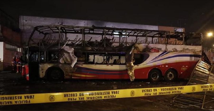 При пожаре автобуса в столице Перу погибли не менее 20 человек
