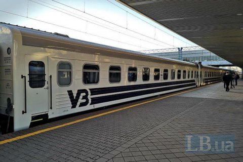 "Укрзализныця" назначила еще 13 поездов на Пасху и майские