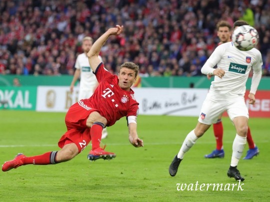 Девять голов, два пенальти и удаление: видеообзор «дикого» матча Кубка Германии «Бавария» — «Хайденхайм»