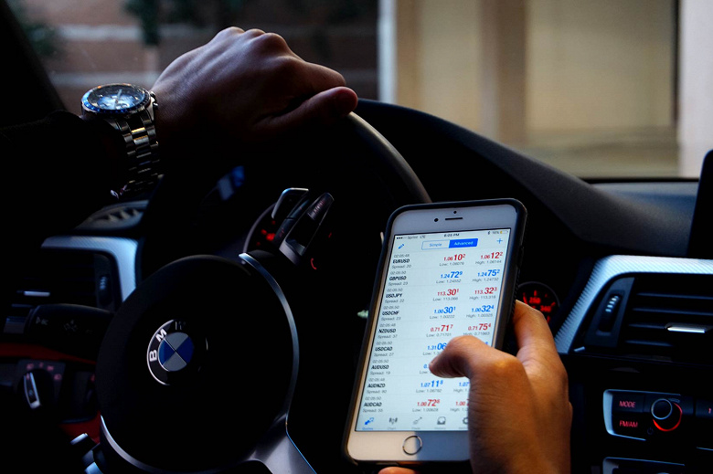 Водители с iPhone оказались опаснее, чем пользователи Android