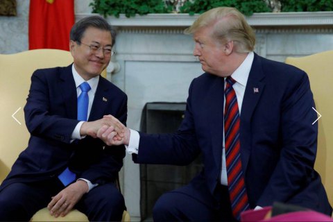 Президент Полдневной Кореи призвал Трампа проложить третий саммит США-КНДР