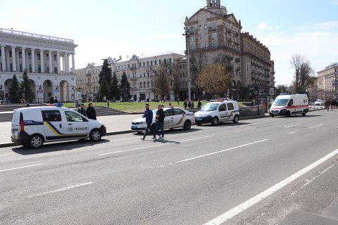 Полиция ищет взрывчатку в ТЦ "Глобус" и на Майдане Самостоятельности(освежено)