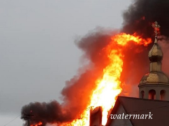 Изничтожен купол: под Харьковом вспыхнул пожар в храме(фото, видео)