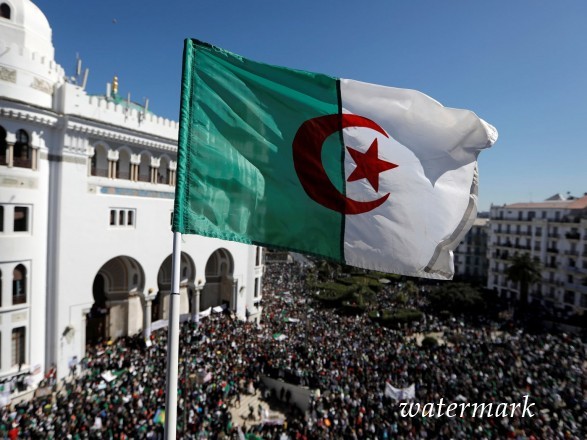 Экс-премьера Алжира вытребовали в суд по делу о растрате госсредств