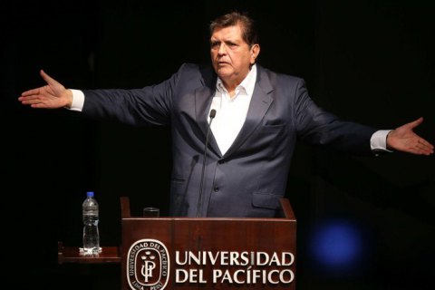 Экс-президент Перу застрелился при задержании по делу о коррупции(освежено)