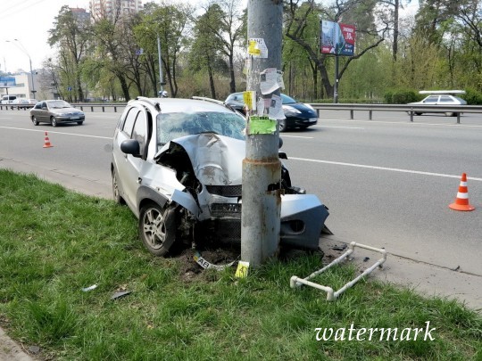 В Киеве в ДТП погиб водитель, затерявший разум за рулем(фото)