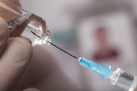 Минздрав закупит добавочные вакцины за счет сэкономленных госсредств